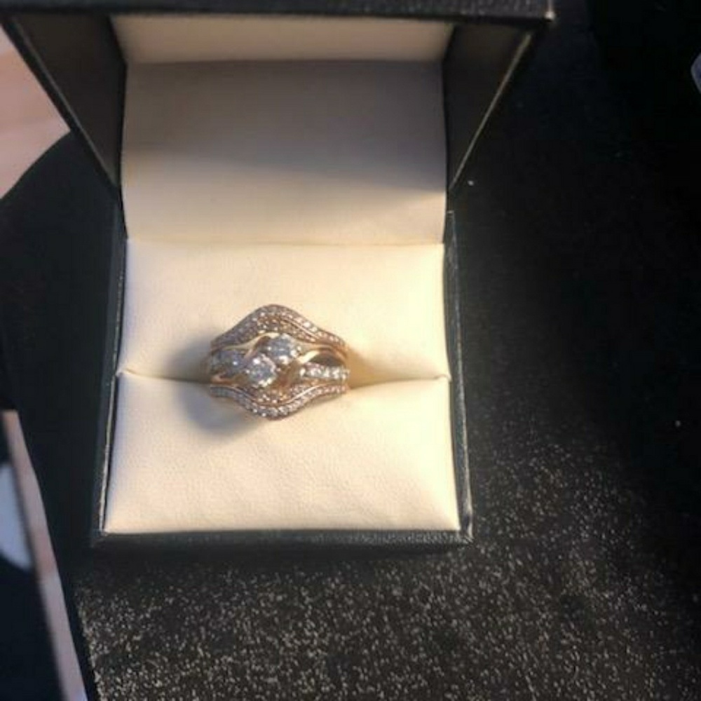 Wedding ring - Picture 3 of 5